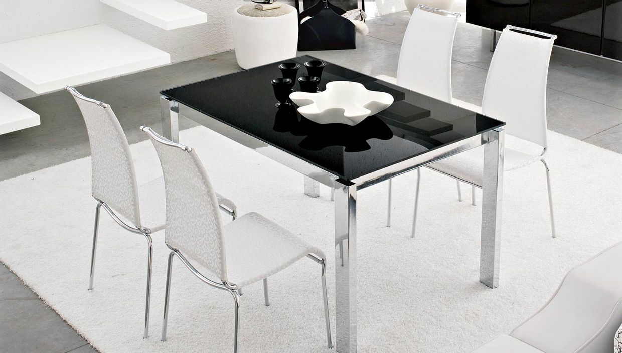 Матовые кухонные столы. Черный обеденный стеклянный стол хофф. Стеклянный стол Бетина черный / белый. Стеклянный стол для кухни. Белый стеклянный стол на кухню.